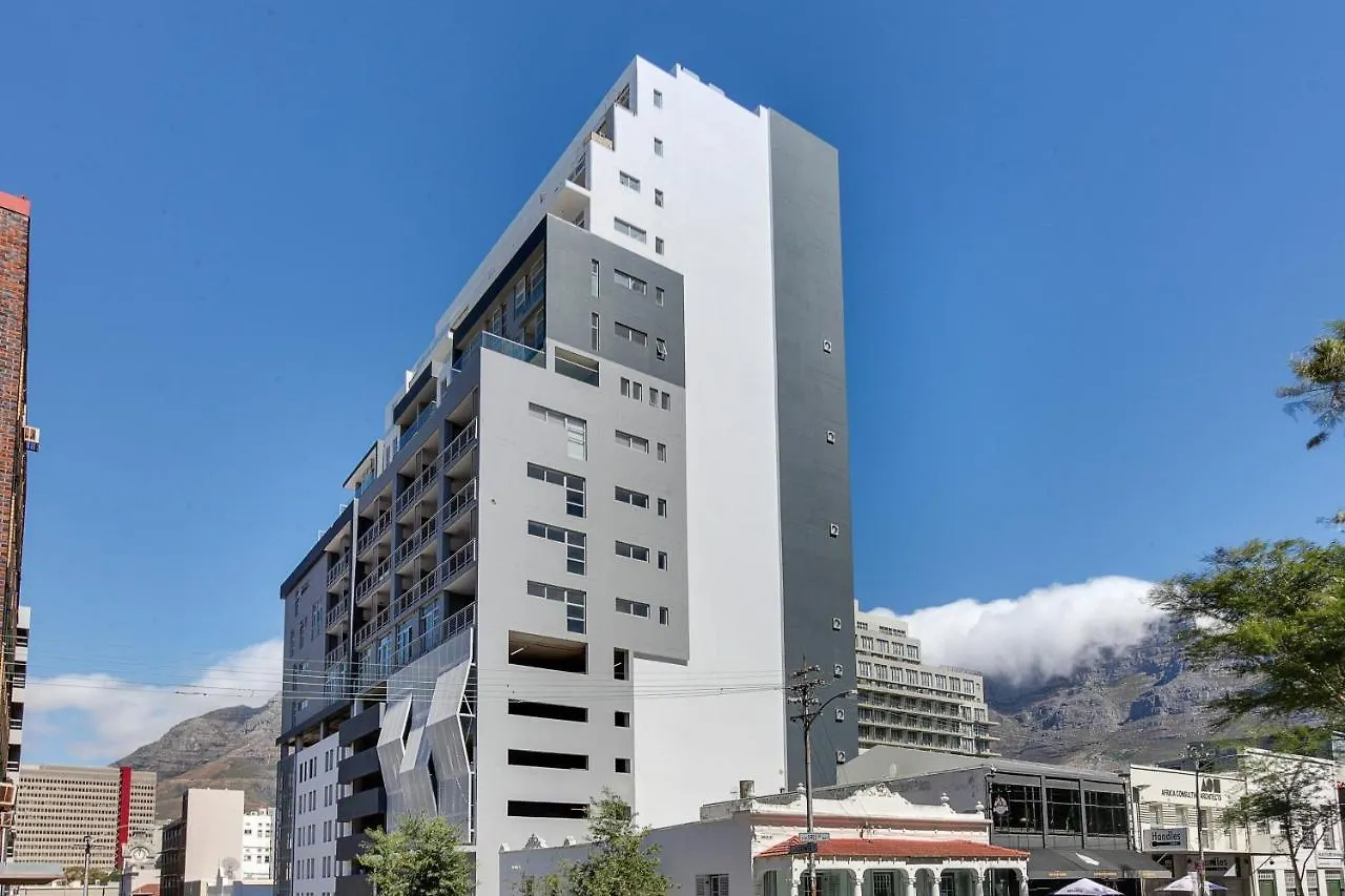 Backup-Powered Classic Luxury Apartment Ciudad del Cabo