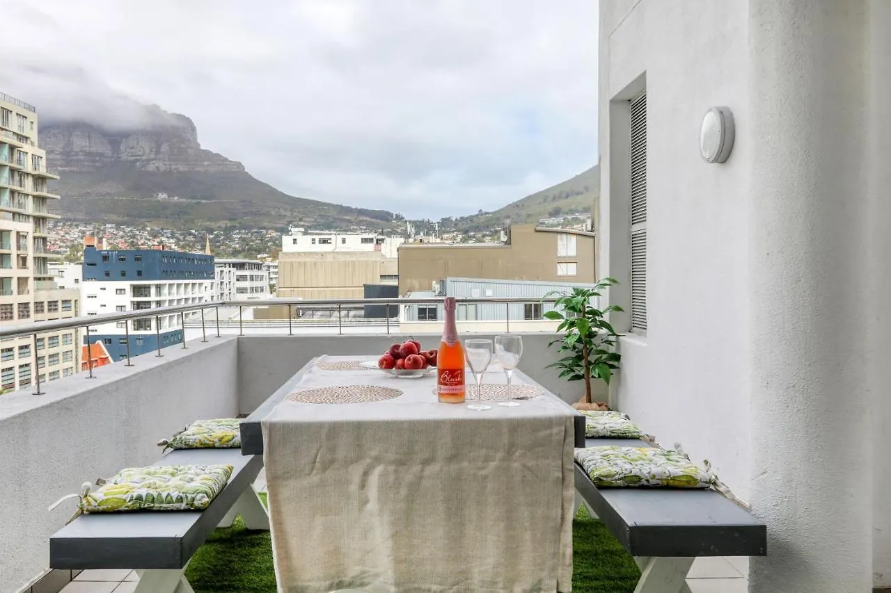 Backup-Powered Classic Luxury Apartment Ciudad del Cabo
